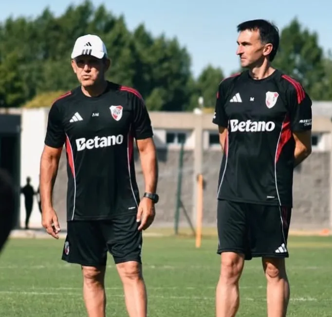Barovero junto a Tato Montes, histórico entrenador de arqueros de River. (Instagram)