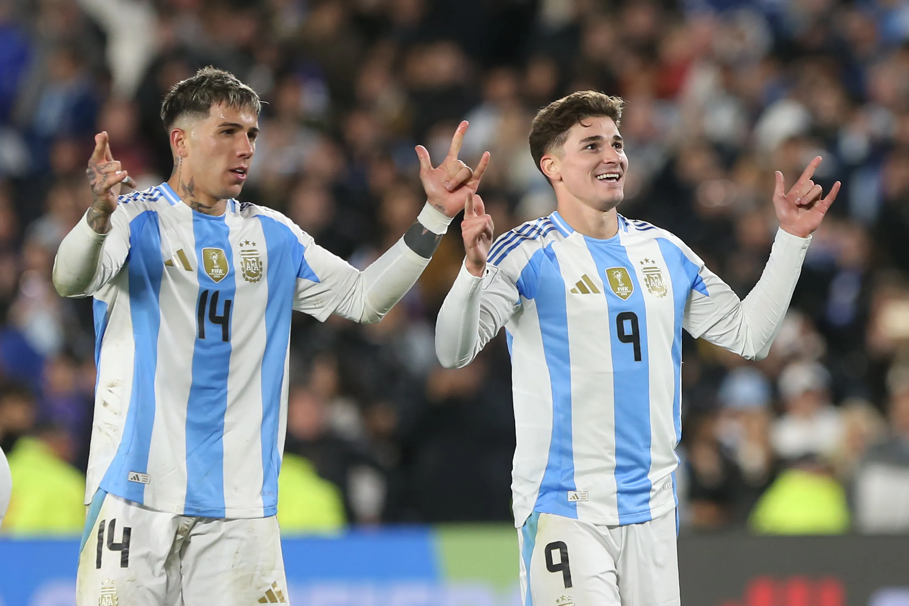 Enzo Fernández y Julián Álvarez son dos de los estandartes de la columna vertebral de la Selección Argentina. (Getty Images)