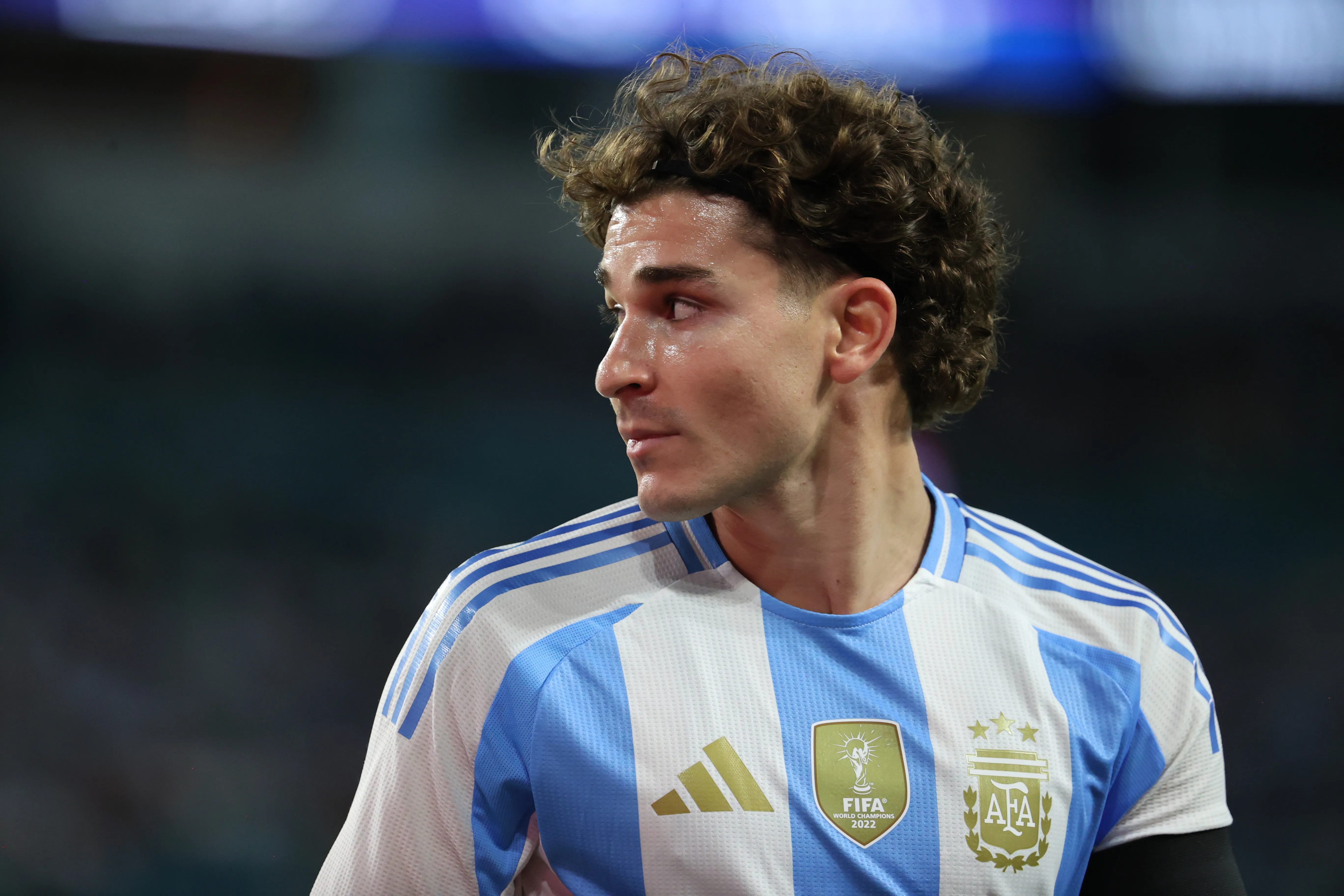 Julián Álvarez sufrió un esguince en el tobillo izquierdo a comienzos de mayo que complica sus chances de ser titular ante Argelia. (Getty Images)