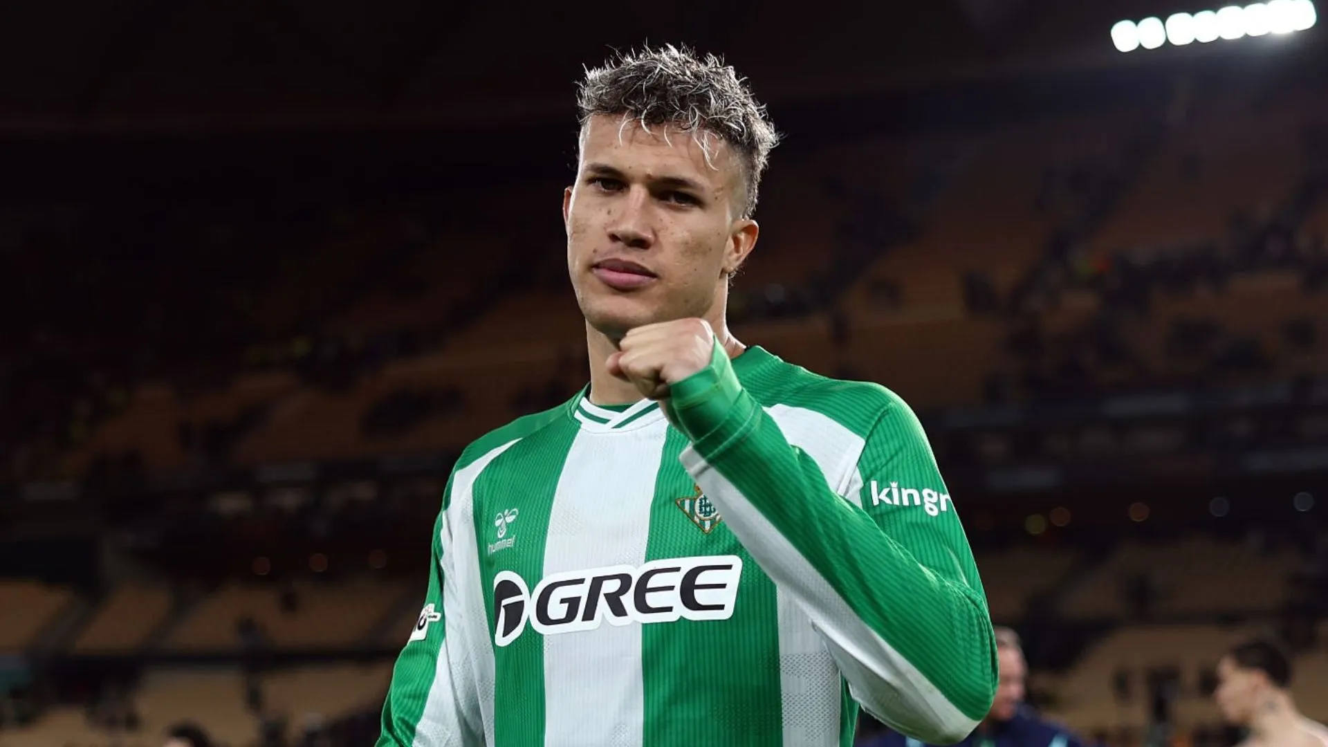 Betis quiere vender a Nelson Deossa y River ya ofertó.