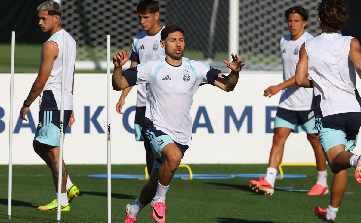 Montiel sería titular ante Argelia.