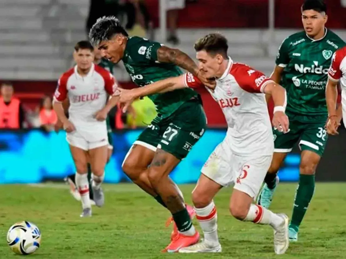 Alexis González debutó en Sarmiento el 14 de febrero ante Huracán.