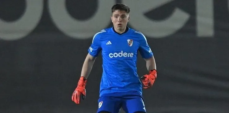 Martinet subió al plantel profesional de River como tercer arquero de cara al segundo semestre.