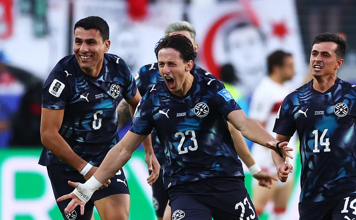 Corrida y desahogo. Galarza Fonda festejó el 1-0 de Paraguay.
