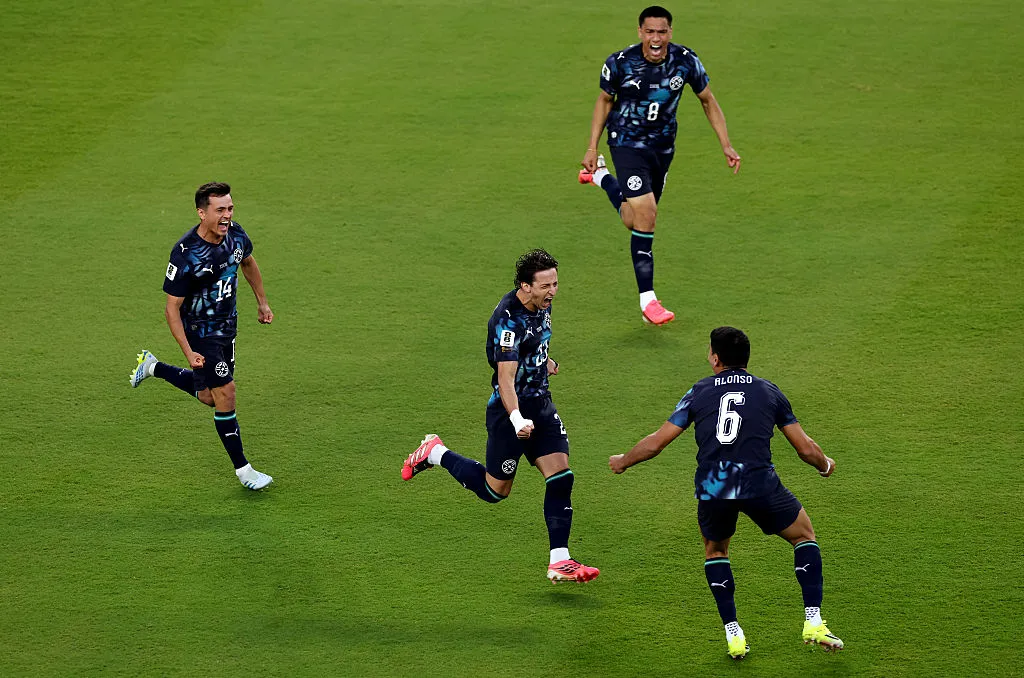 El festejo de Galarza Fonda visto desde la tribuna. Paraguay le gana 1-0 a Turquía. (Foto: Getty).