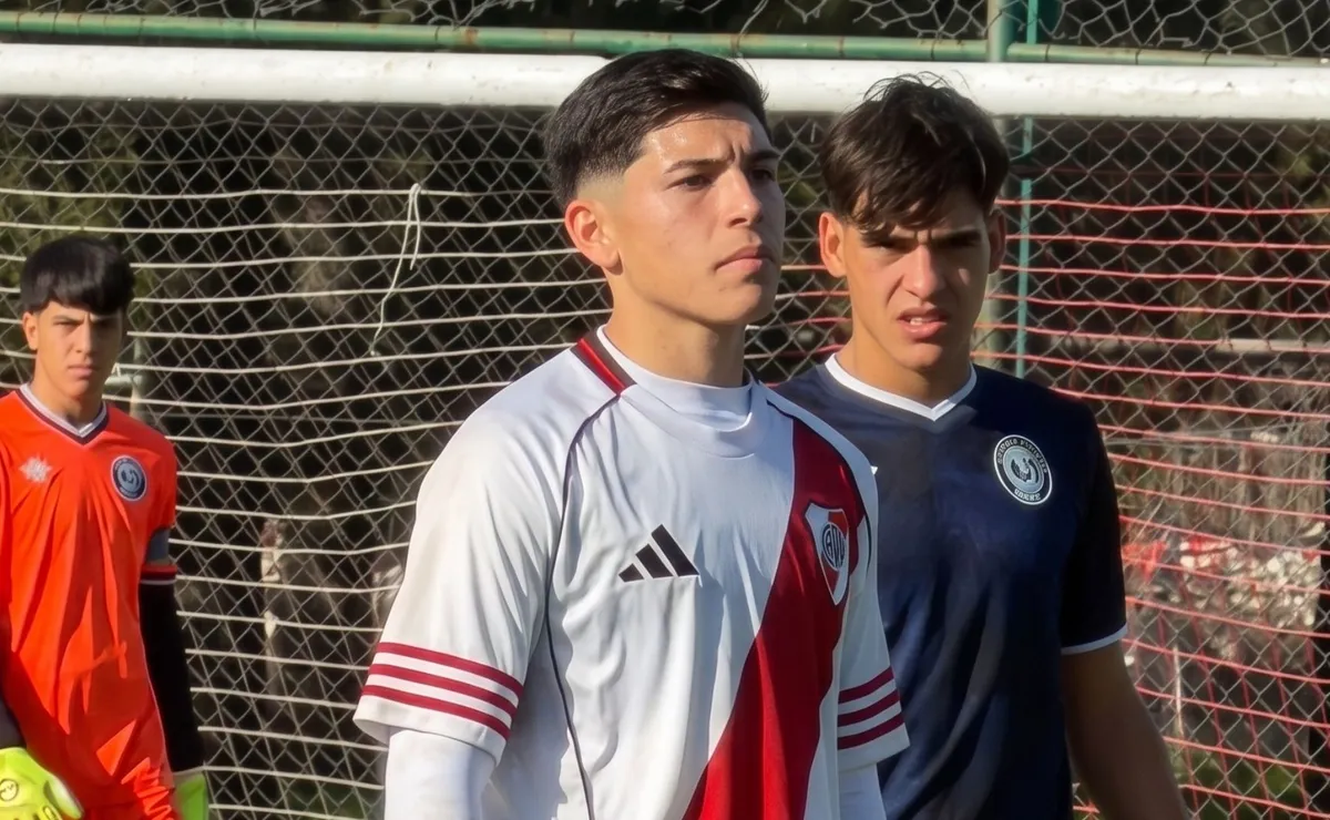 El delantero juvenil sigue siendo noticia.