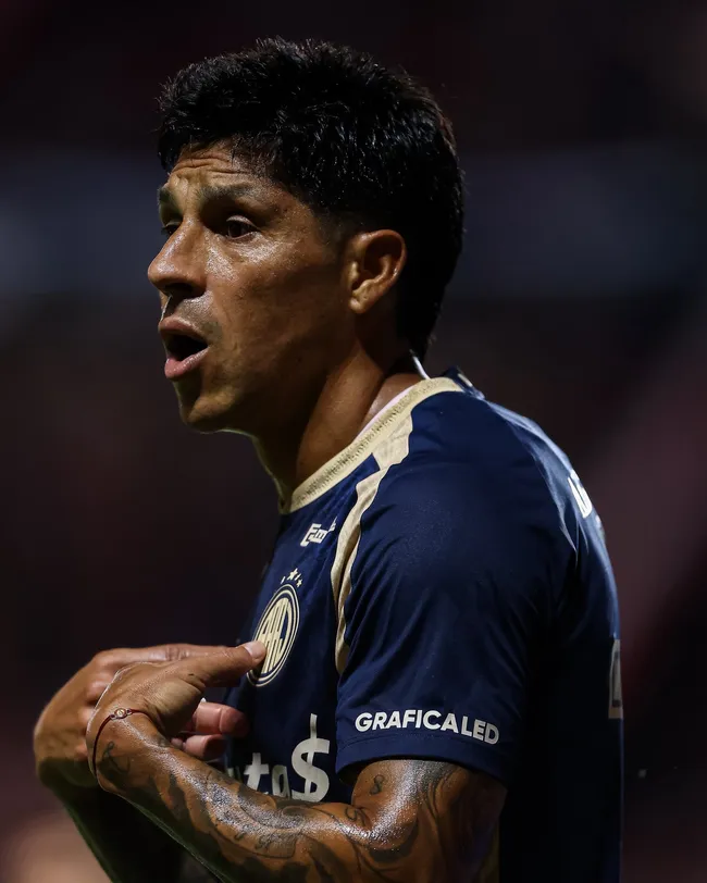 Argentinos quiere rescindir el contrato de Enzo Pérez por su salario. (Prensa AAAJ)
