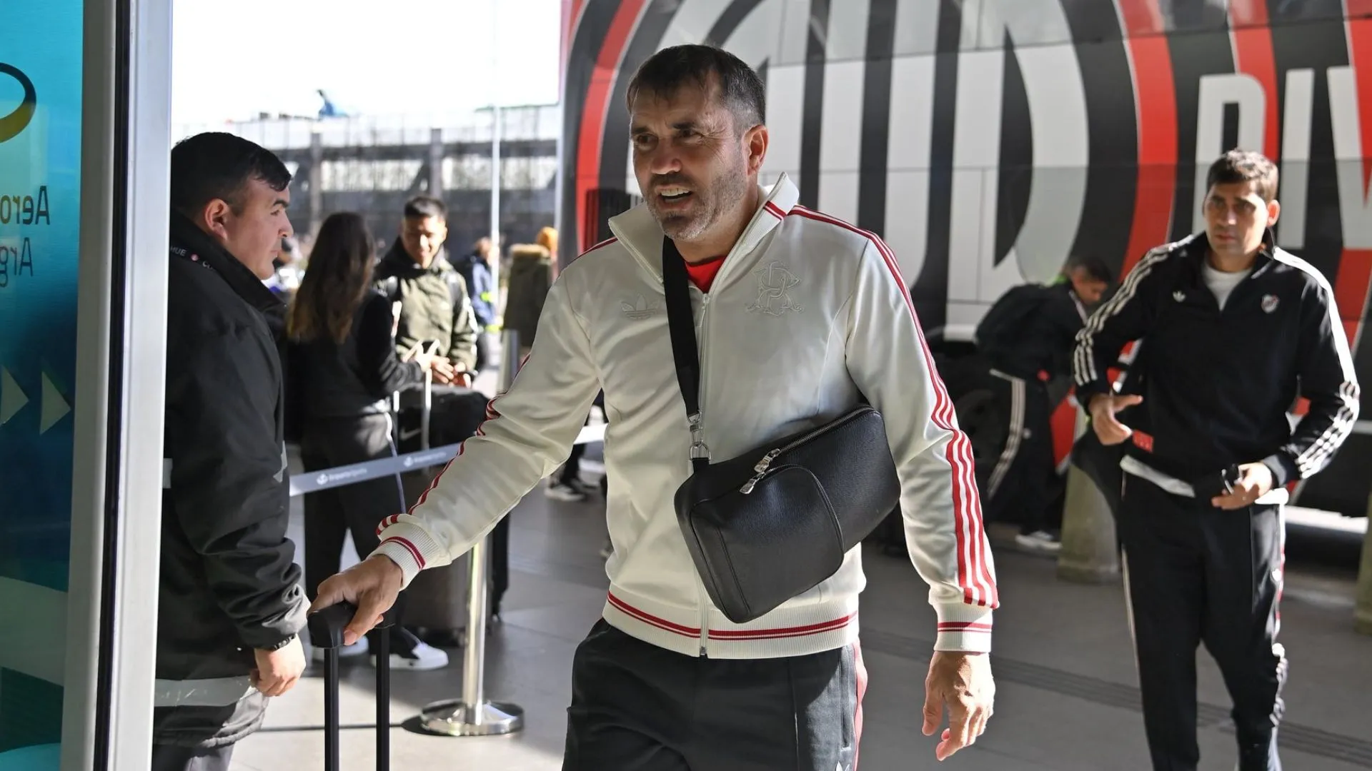Coudet se fue a España sin los borrados, quienes se entrenan en River Camp.