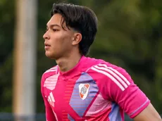 Nació en Costa Rica, estuvo un año y medio sin poder atajar en River y logró hacer su debut en Cuarta División