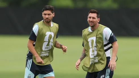 Scaloni define el once de Argentina.