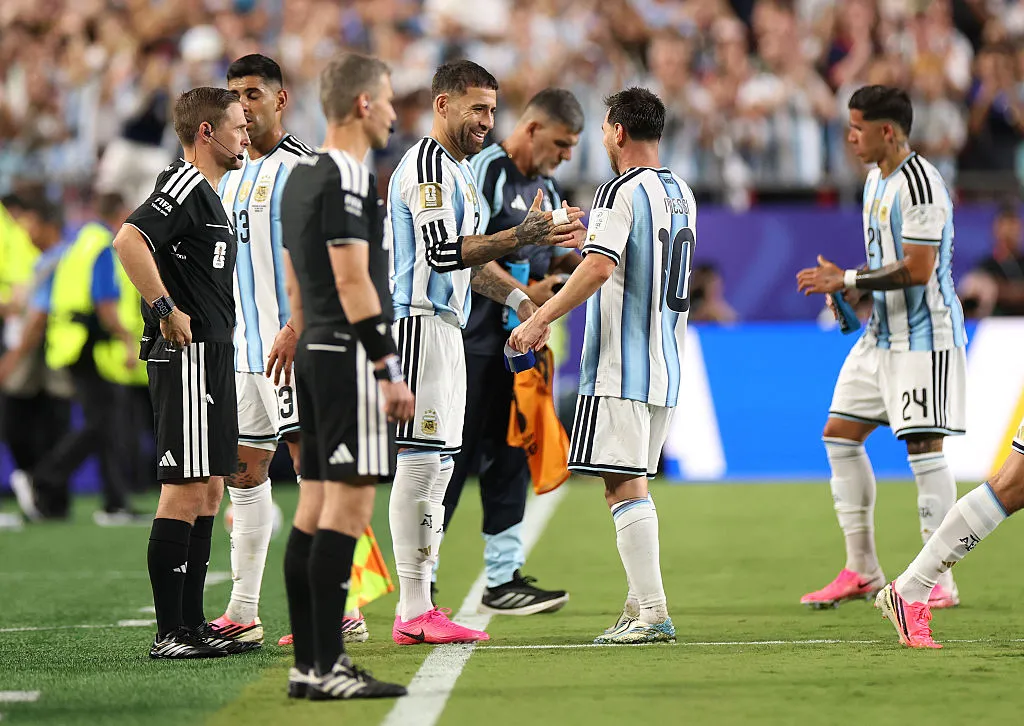 El ingreso de Otamendi frente a Argelia (Getty)