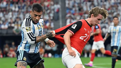 Nicolás Otamendi sumó minutos ante Austria mientras Coudet lo espera en River.