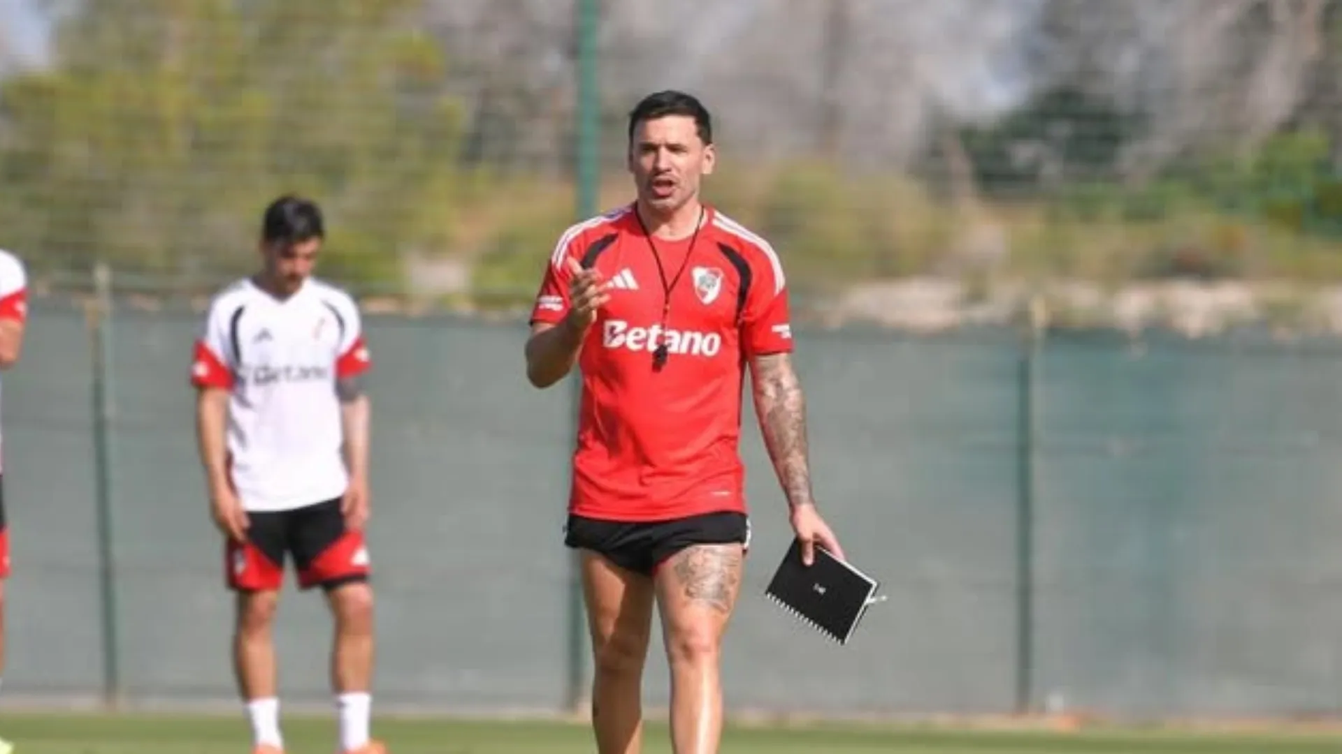 Ariel Broggi será el técnico de River con Barracas ante la ausencia de Coudet.