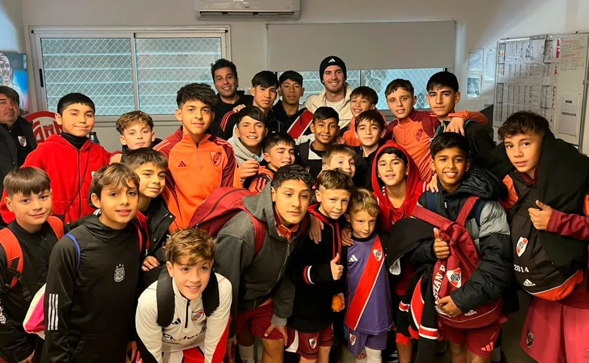 Mastan, de visita en la pensión de River.