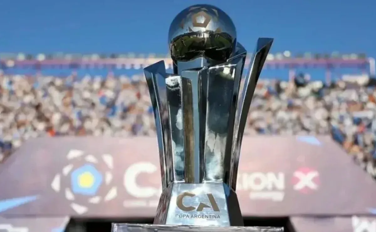 El trofeo de la Copa Argentina.