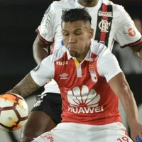 Wilson Morelo, ex delantero colombiano de Colón de Santa Fe, sorprendió usando una camiseta de River