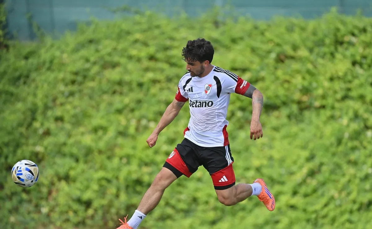 Arambarri durante la pretemporada de River en Alicante.