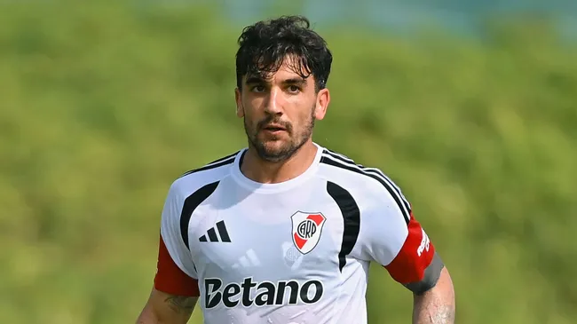 Arambarri vuelve a jugar en River después de un esguince de tobillo.