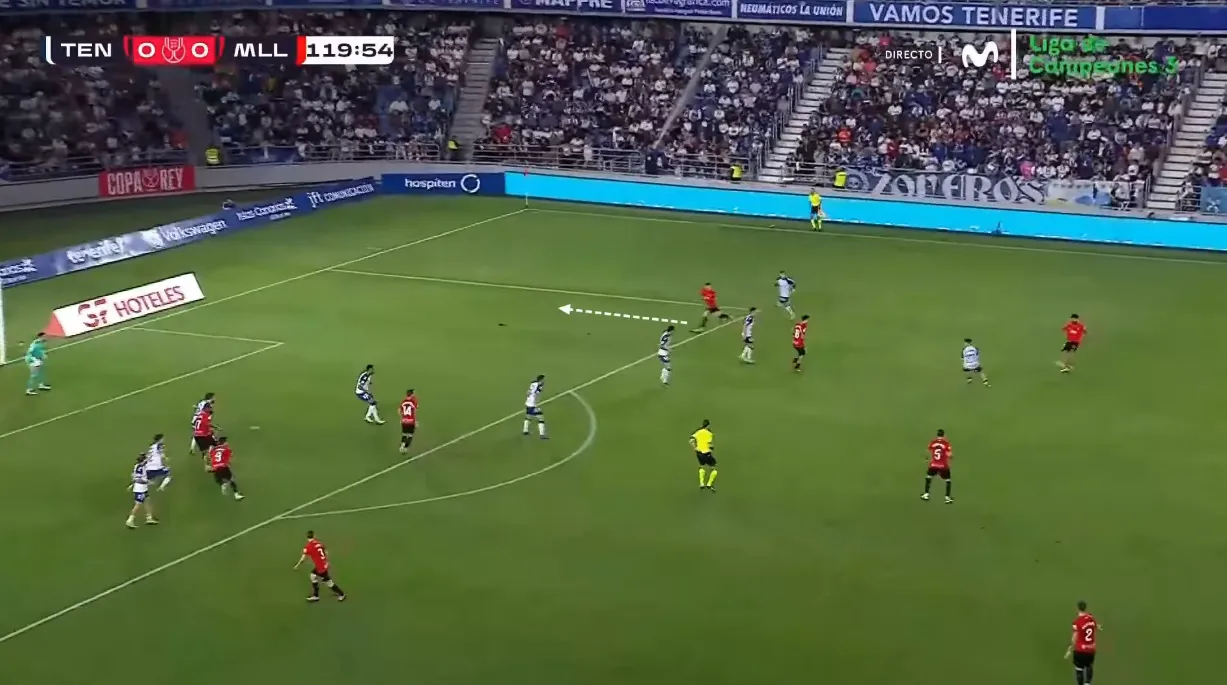 González se instala rápidamente en campo contrario.