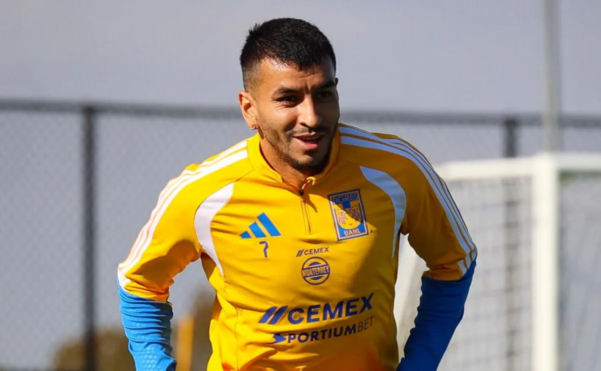 River sigue insistiendo por Correa.