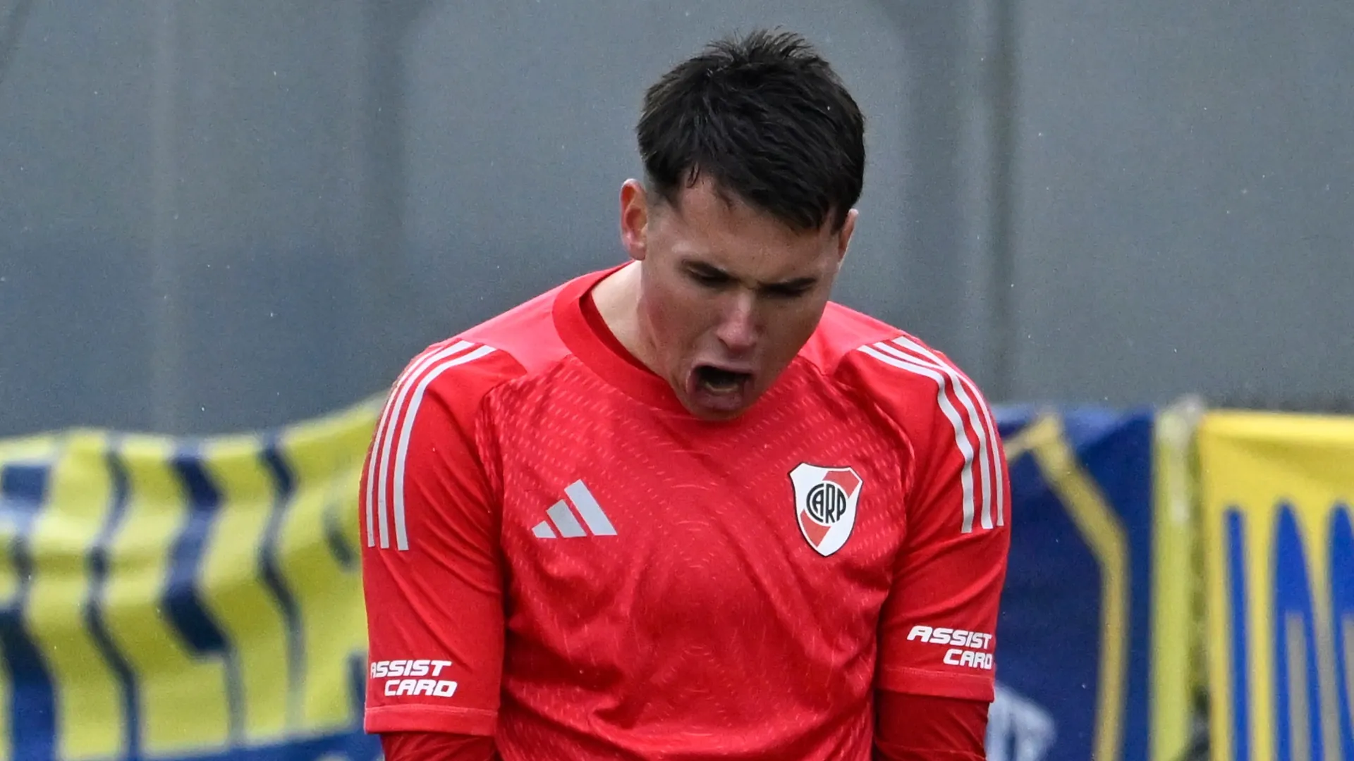 El festejo de Franco Jaroszewicz tras un penal errado de Boca.