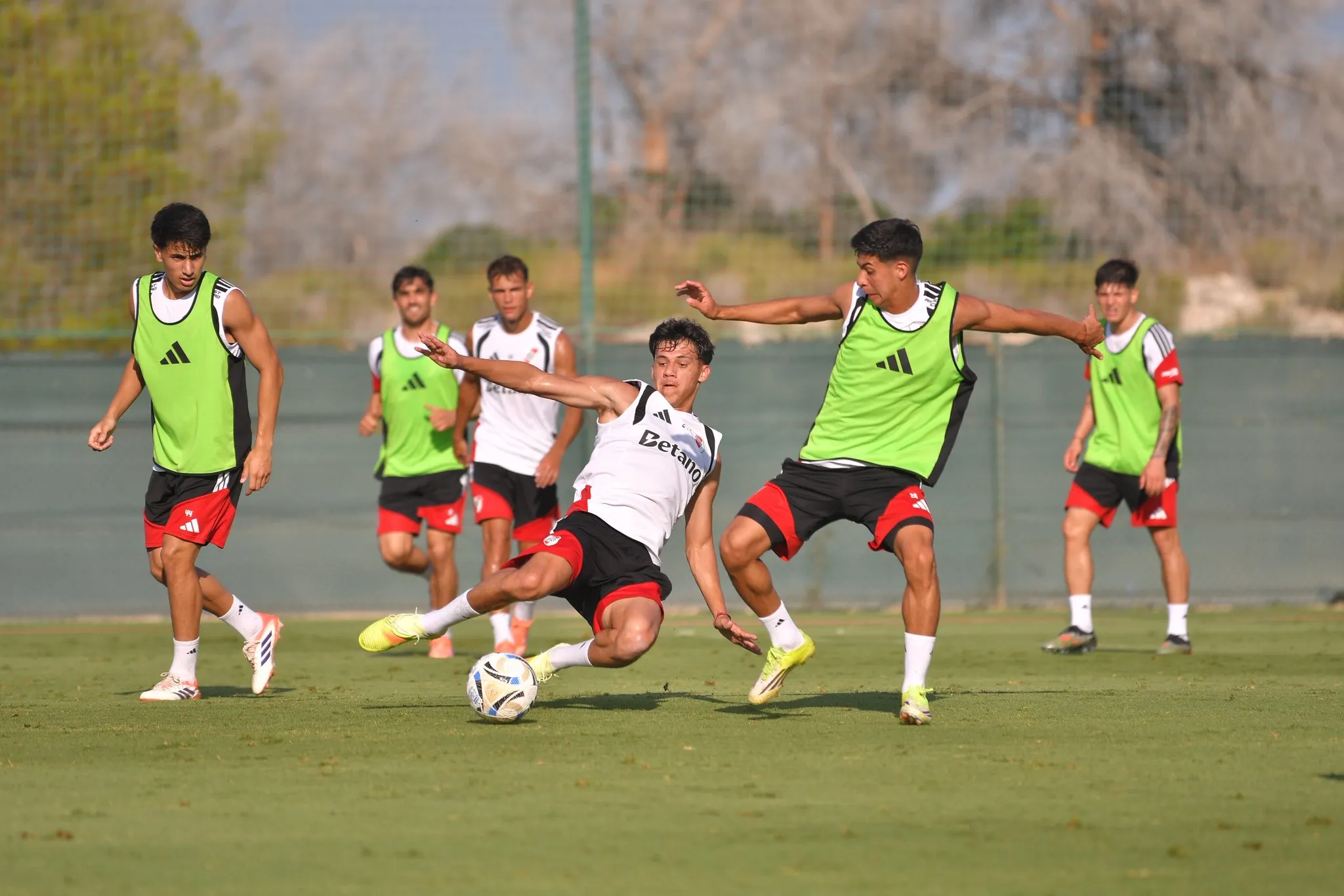 Tras dos semanas en Alicante, el plantel se reencontrará el martes en River Camp.