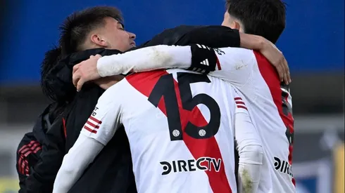 Los pibes de River festejan la clasificación a la final tras eliminar a Boca.