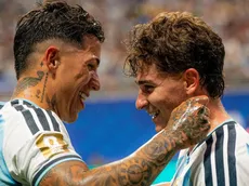 No se vio: el emotivo abrazo entre Julián y Enzo tras el triunfo ante Suiza