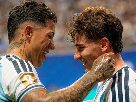 No se vio: el emotivo abrazo entre Julián y Enzo tras el triunfo ante Suiza