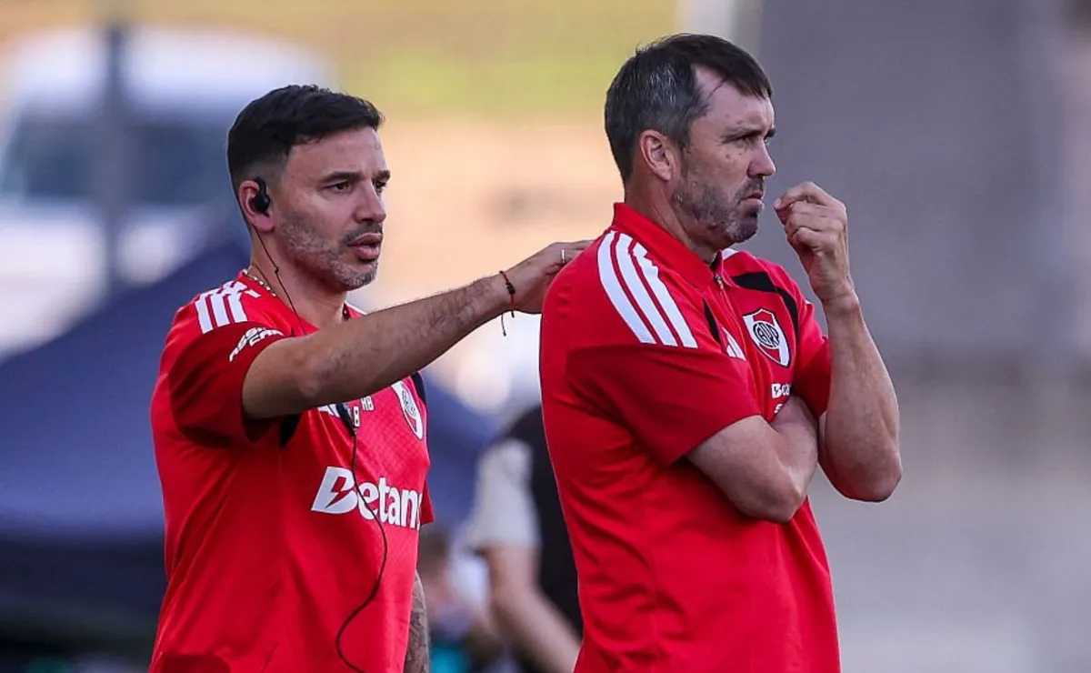 El DT de River planifica el equipo para el viernes.