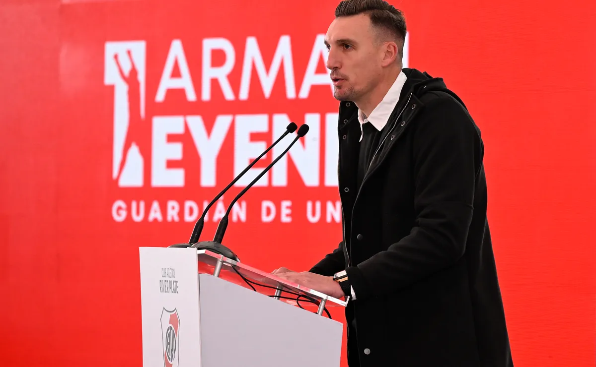 Armani confesó por qué se va de River.