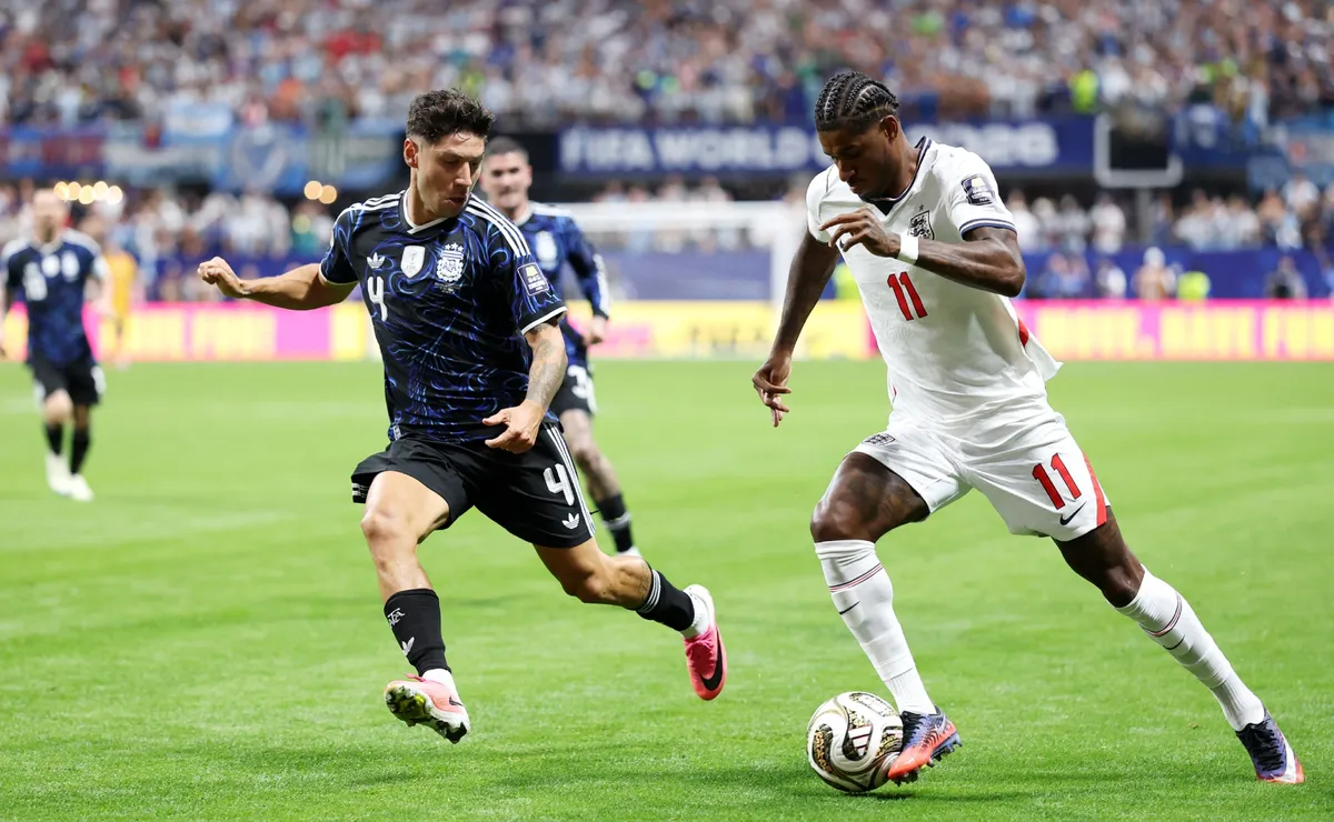 Partidazo de Montiel ante Inglaterra.