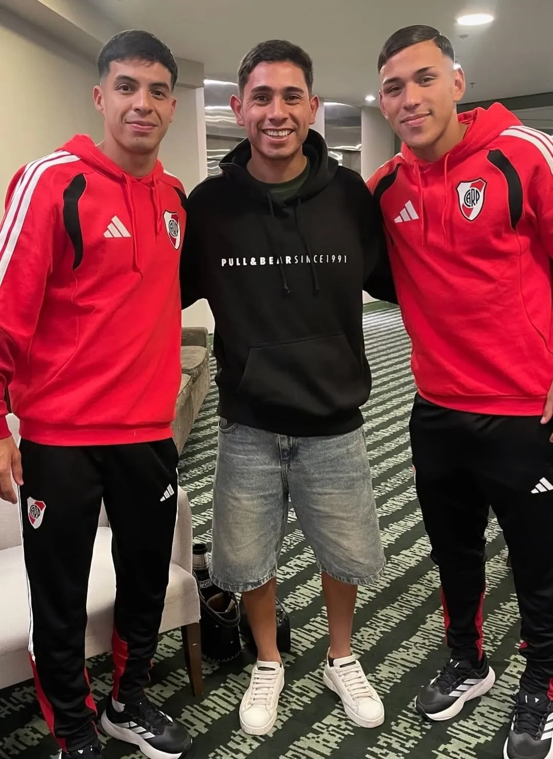 Galván, Lucero y Ulises Giménez en el hotel en Salta.