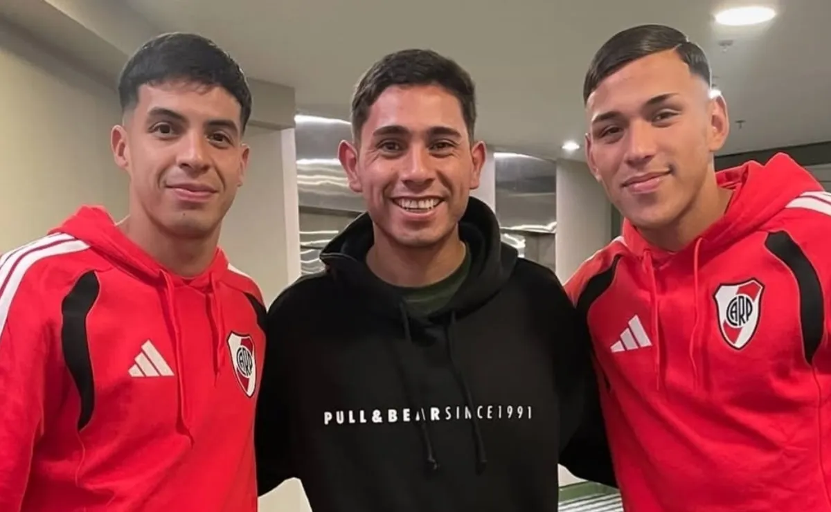 Debutó contra Boca, ahora está sin club y visitó al plantel de River en Salta antes de jugar con Aldosivi