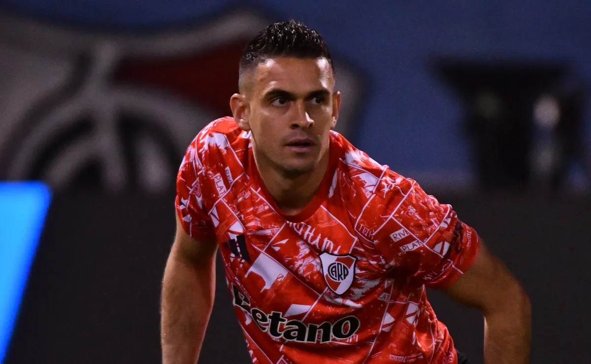 El colombiano irá desde el arranque.