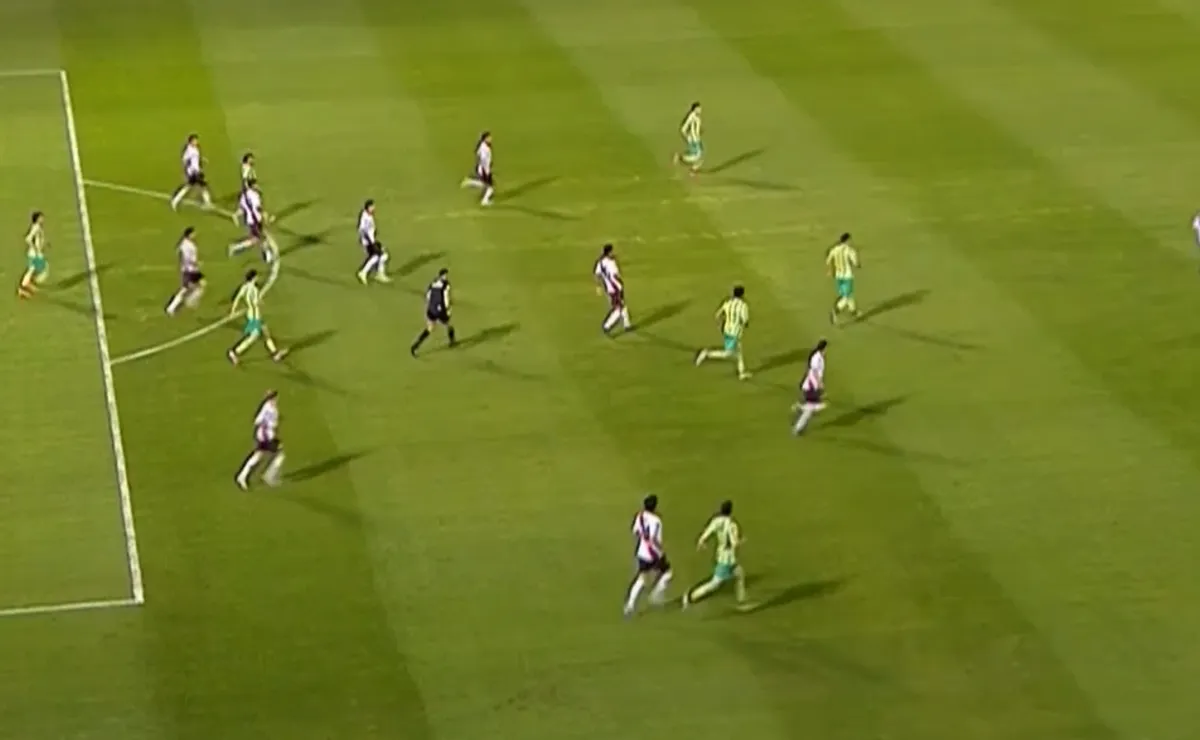 La posición adelantada que no se cobró en el primer gol de Aldosivi.