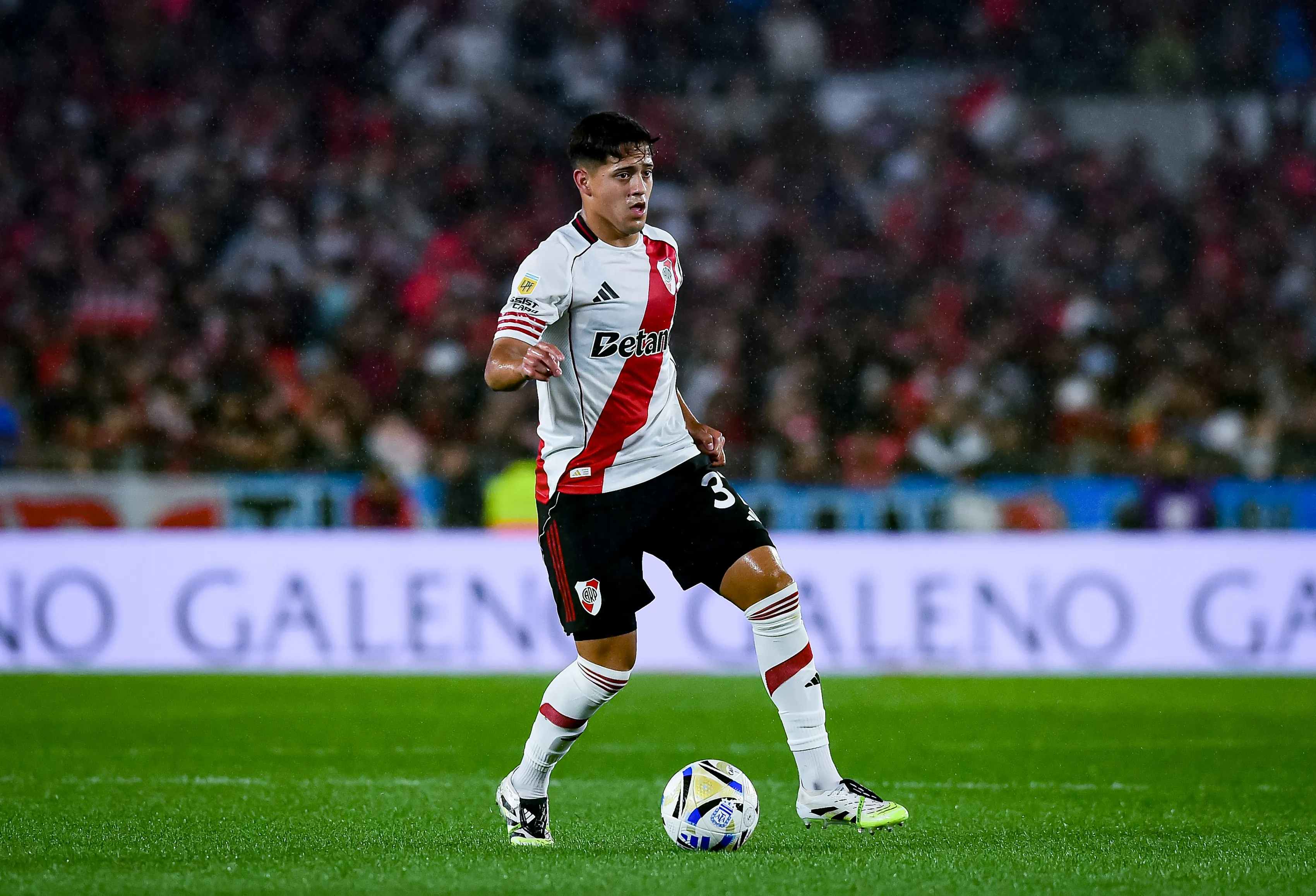 Thiago Acosta ya jugó en la Primera de River. (Getty Images)