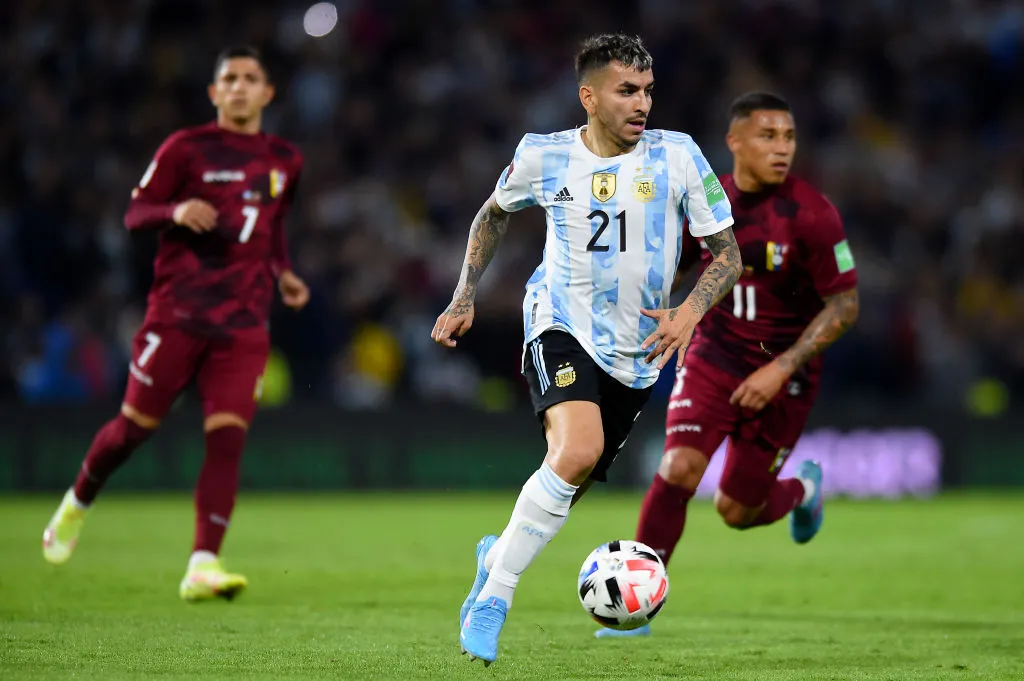 Ángel Correa se suma a la lista de los campeones del mundo que vistieron el Manto Sagrado.