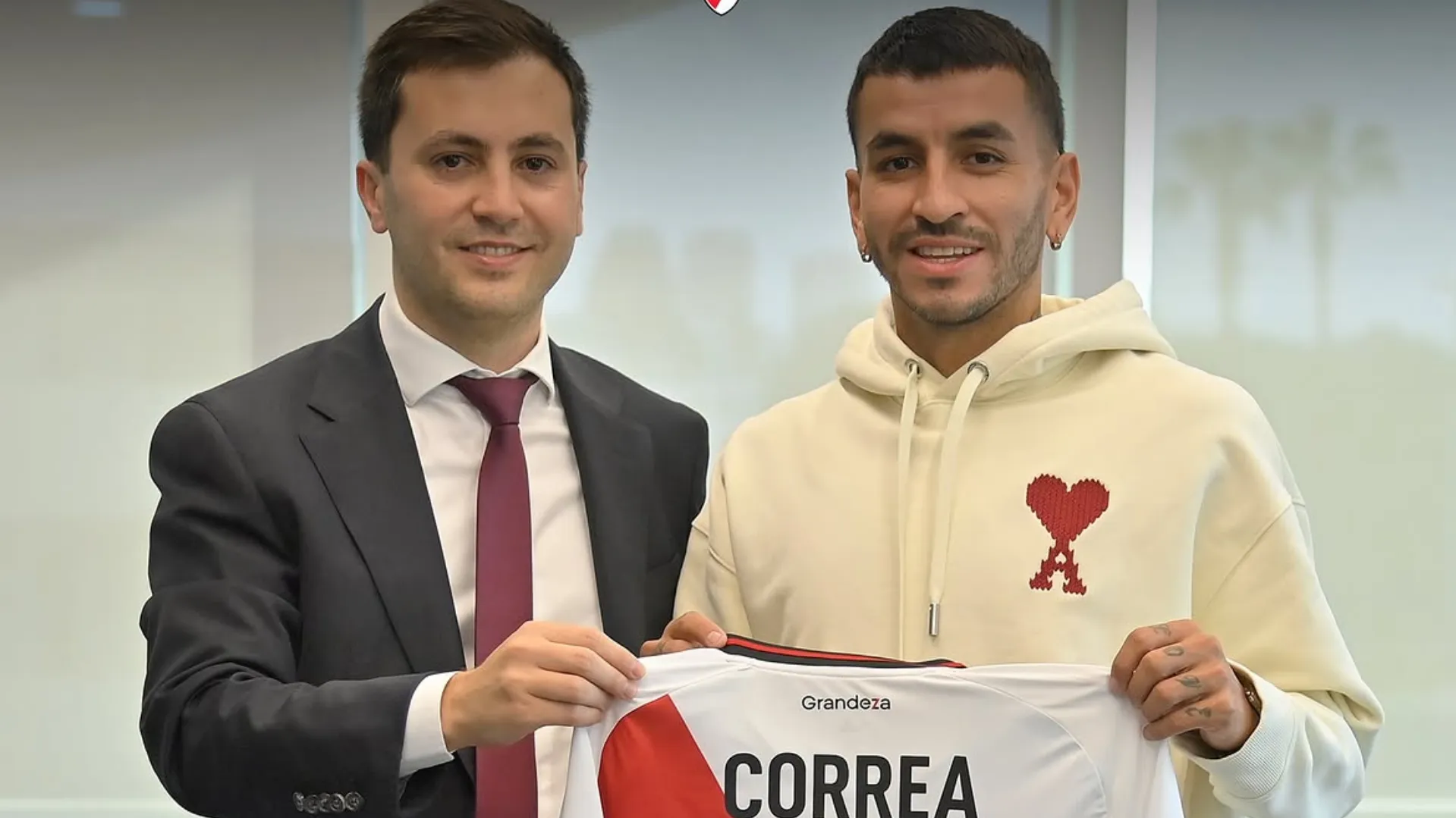 Correa firmó contrato y fue presentado en River el pasado viernes. Costó 15 millones de dólares.