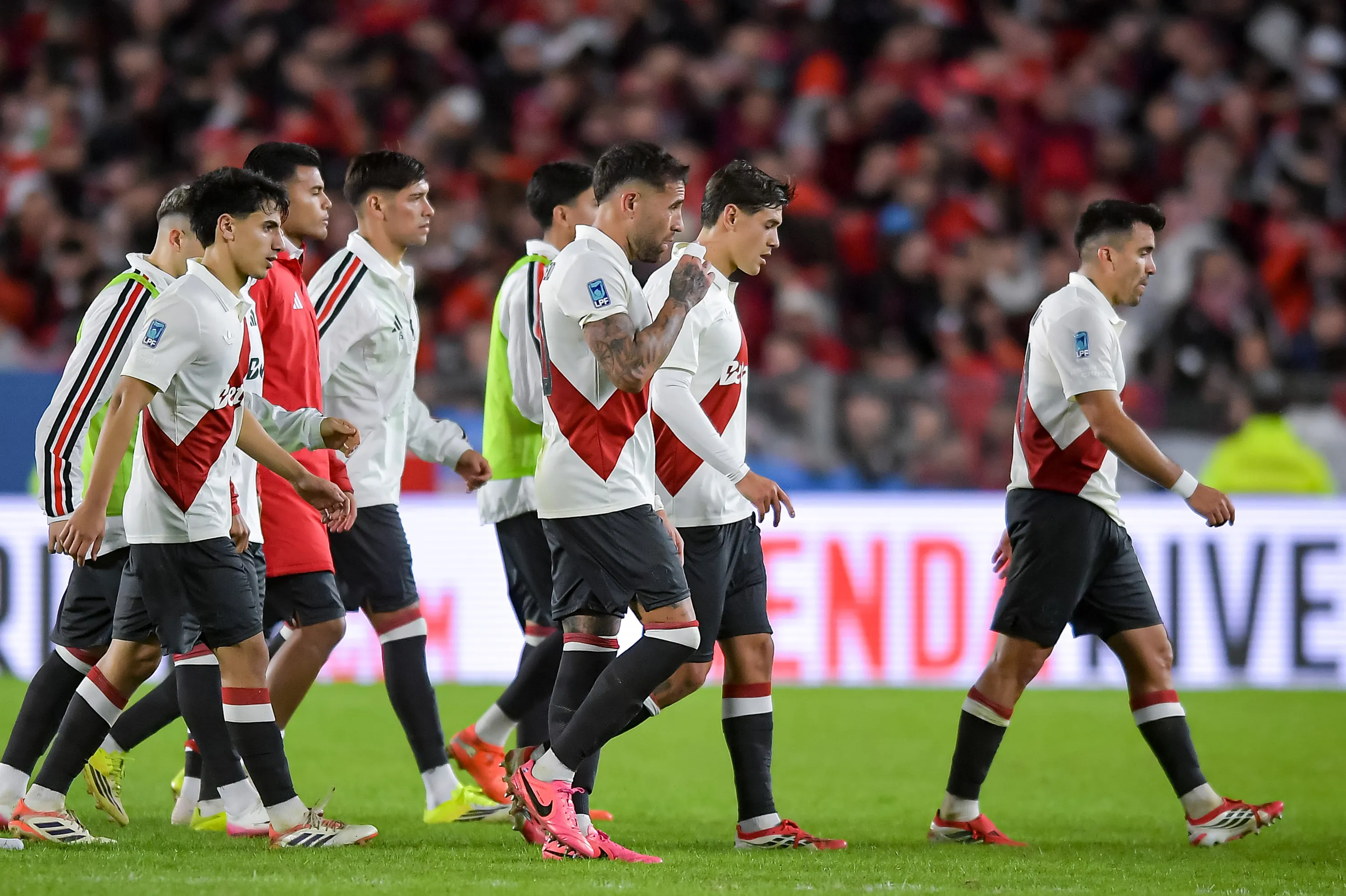 La derrota contra Barracas Central dejó en claro que River necesita más refuerzos. (Getty Images)