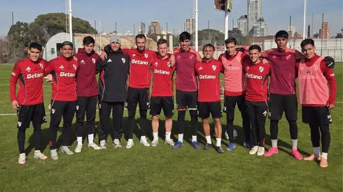 Los futbolistas que esperan resolver sus futuros.