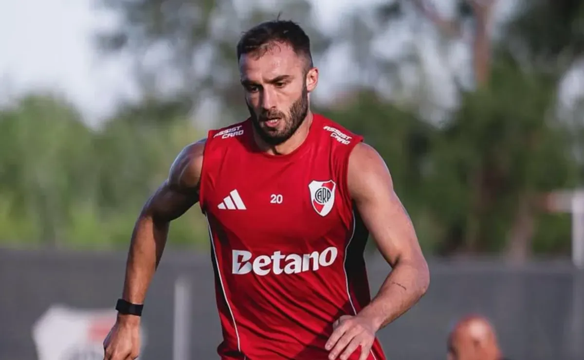 La situación del central se tornó incómoda para el club.