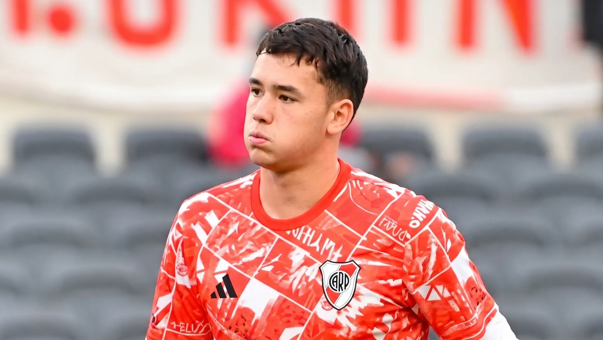 Jaroszewicz tampoco es tenido en cuenta en la Reserva y busca club.