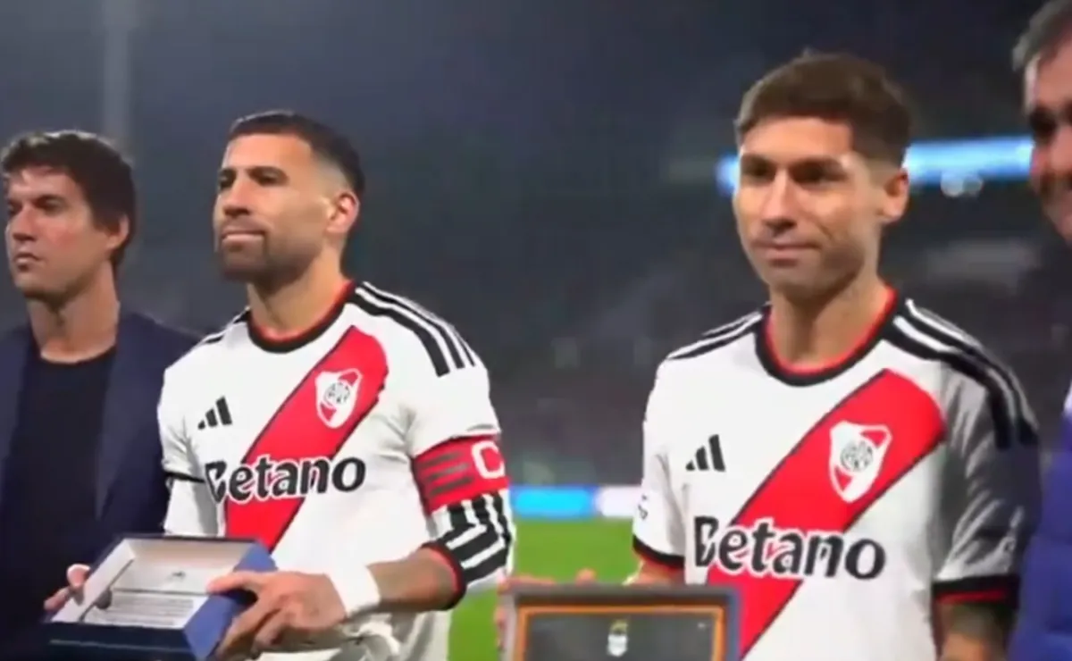 Otamendi y Montiel fueron homenajeados en La Plata.