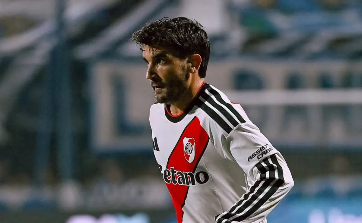 Arambarri tuvo su primera titularidad en River.