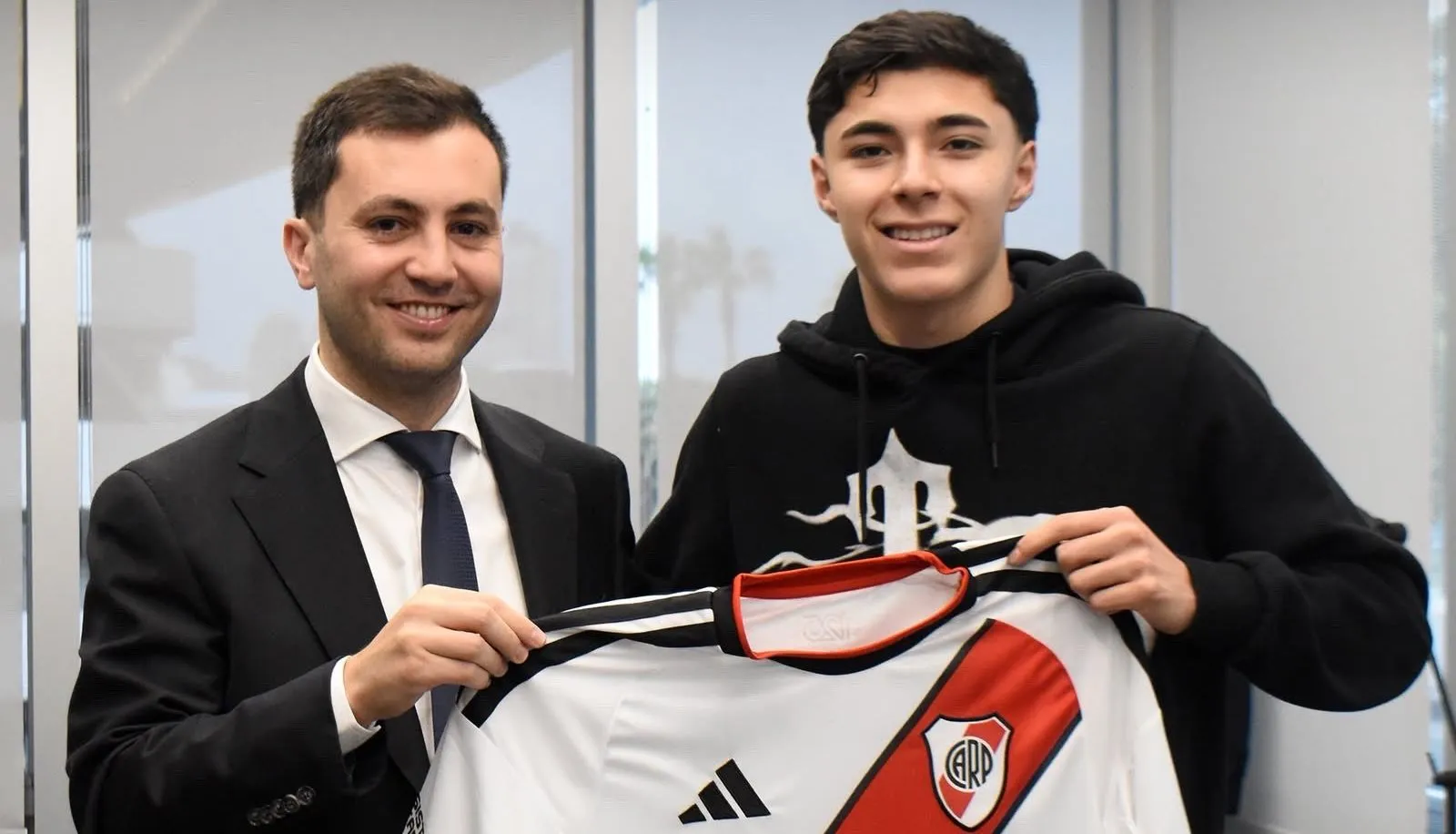 Tobías Andrada firmó contrato con River hasta el 31 de diciembre del 2030.
