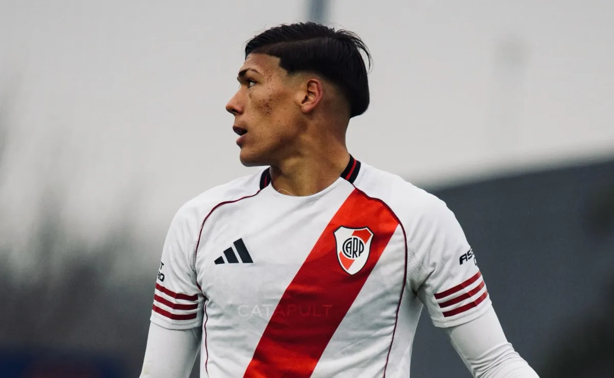 El defensor continuará su carrera en Uruguay.