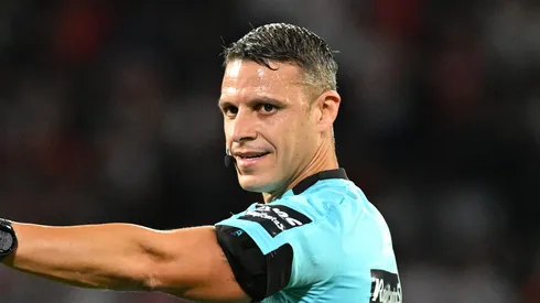 CORDOBA, ARGENTINA – OCTOBER 24: Referee Andrés Gariano gestures during the Copa Argentina 2025 Semi-final match between Independiente Rivadavia and River Plate at Mario Alberto Kempes Stadium on October 24, 2025 in Cordoba, Argentina. (Photo by Hernan Cortez/Getty Images)
