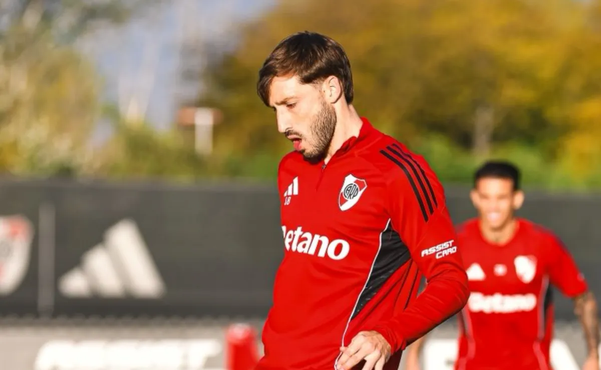 Dos clubes negocian con Flamengo por Viña.