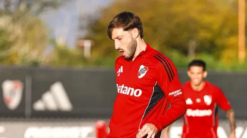 Dos clubes negocian con Flamengo por Viña.
